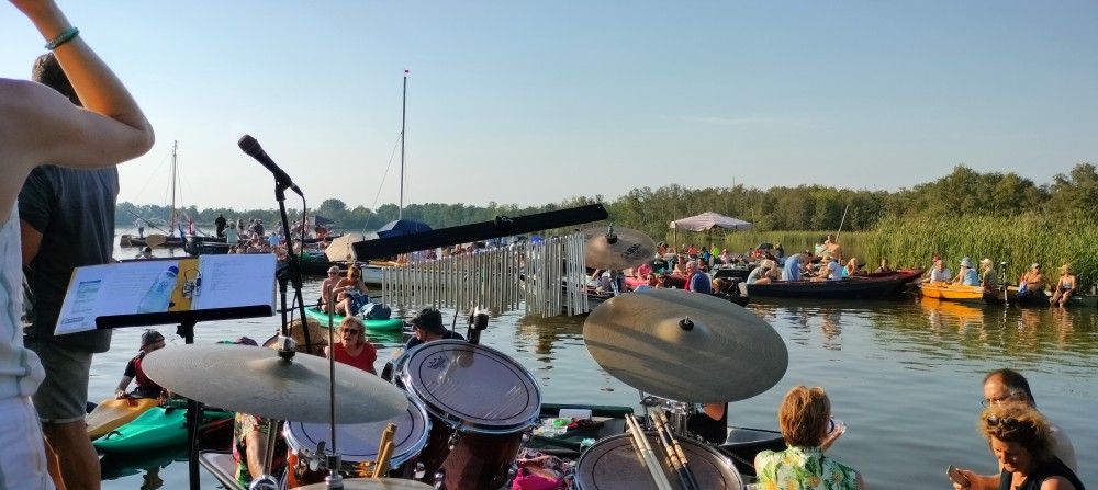 Uitzicht vanaf mijn mixpositie op het Wijdegat Concert 2023